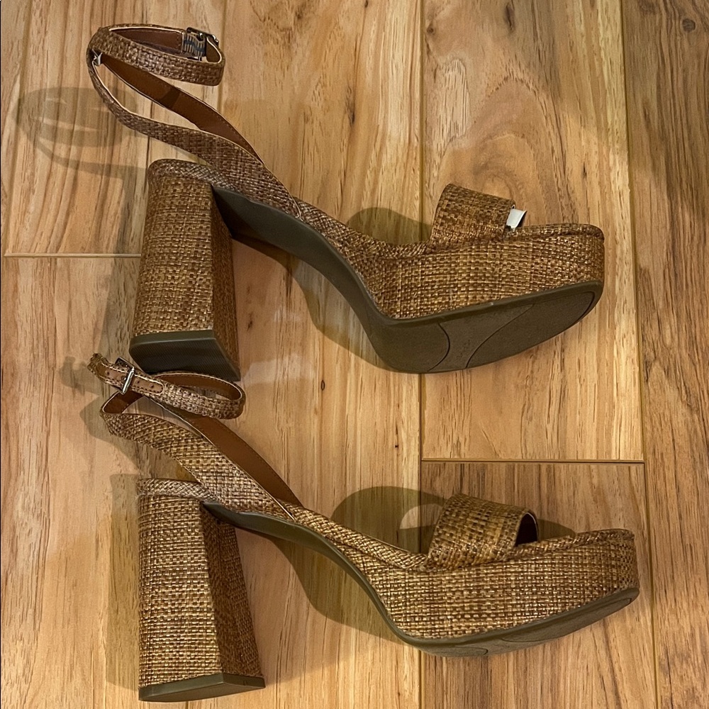 NWOT Marc Fisher Sadel Block Platforms